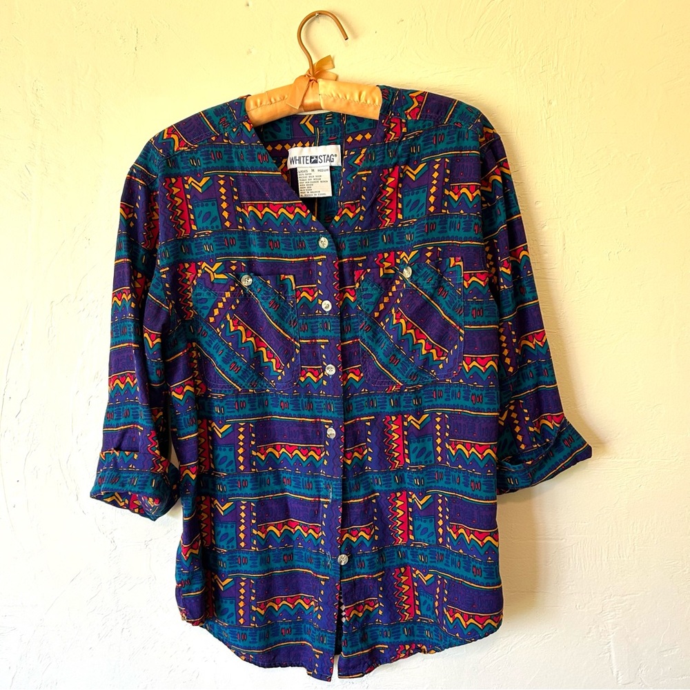 Vintage white stag colorful geomatic pattern button up shirt🔹